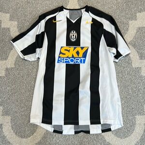 Juventus Men’s 2004-2005 Sky Sports Jersey Medium
